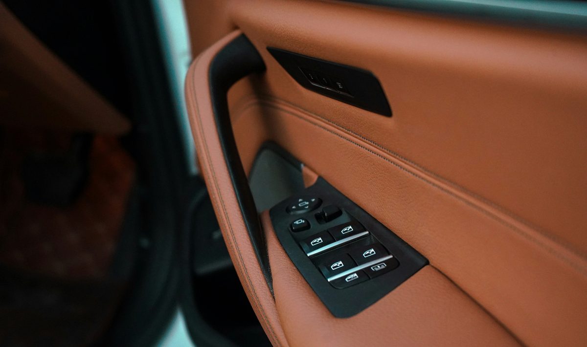 Detail, down to the switchgear